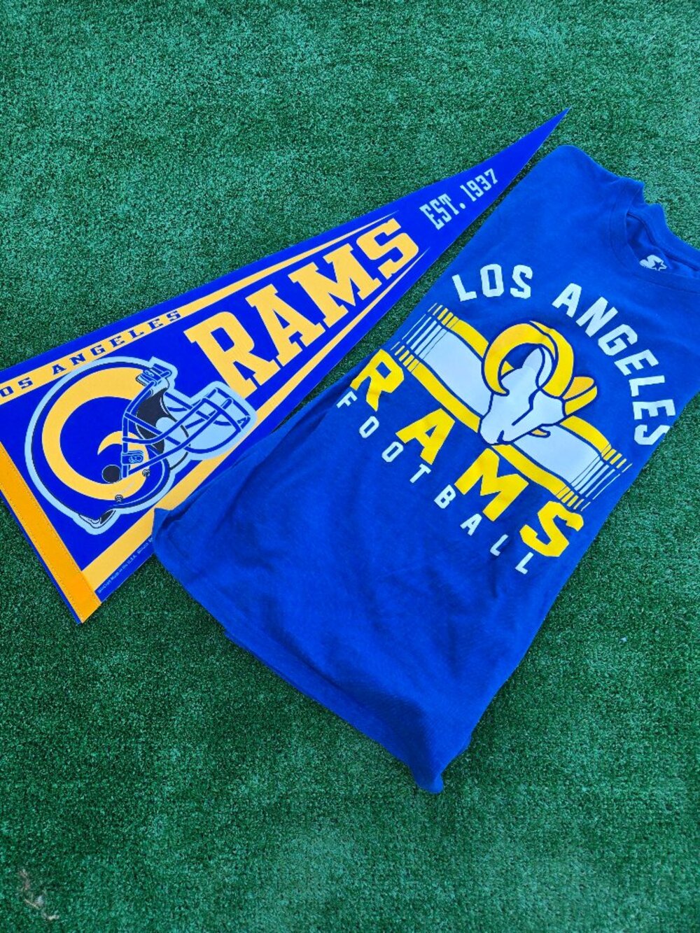 NFL Los Angeles Rams collection felt pennant and t-shirt
